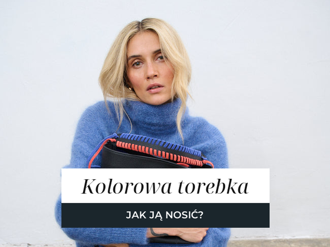 Torebka z kolorowym plecionym paskiem przy błękitnym swetrze