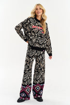 Sweter Kiss The Wild